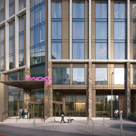 Hotel Moxy Docklands 3*