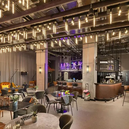 Moxy Docklands Dublín