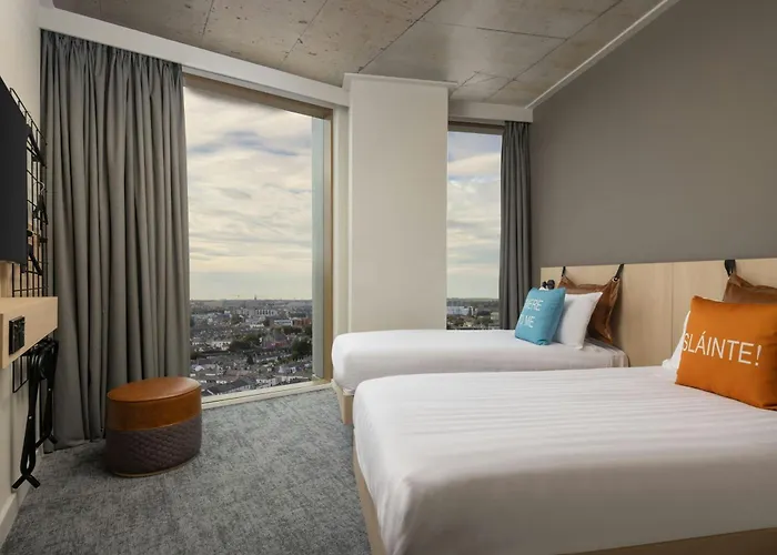 Moxy Docklands 3*
