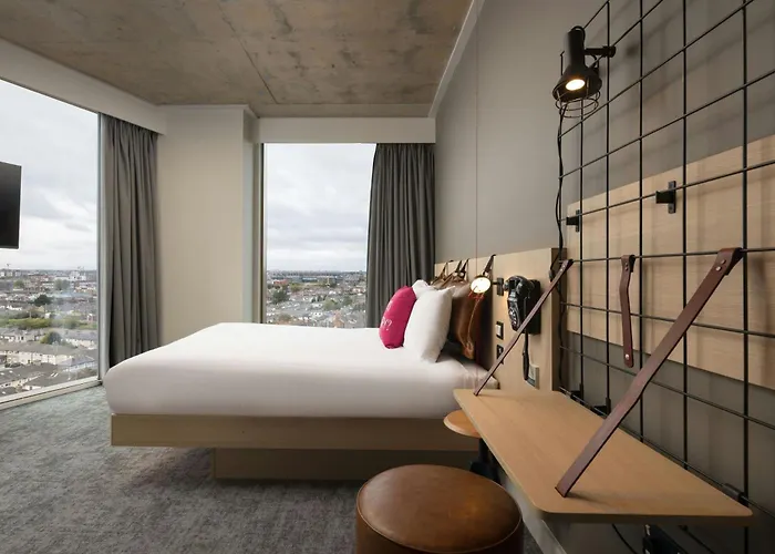 酒店 Moxy Docklands 3*