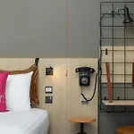 Moxy Docklands Otel