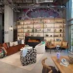 Moxy Docklands 3*