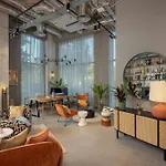 Moxy Docklands 3*
