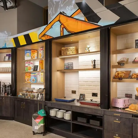 Moxy Docklands 3* Dublin