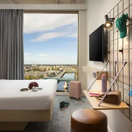 Hotel Moxy Docklands 3*