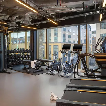 Hotel Moxy Docklands Dublin