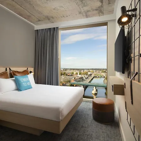 Moxy Docklands Hotel