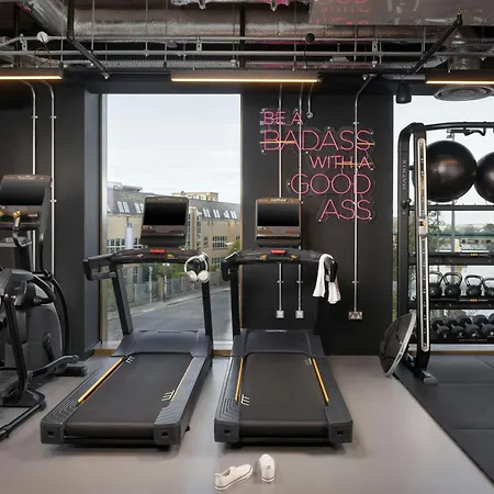 Hotel Moxy Docklands Dublin