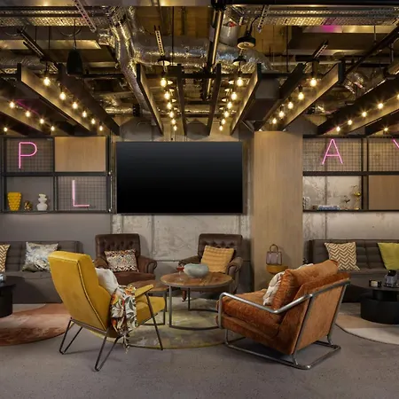 Hotel Moxy Docklands 3*