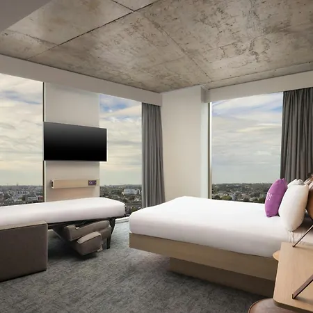 Moxy Docklands Hotel 3*