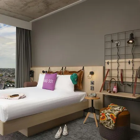 Hotel Moxy Docklands 3*