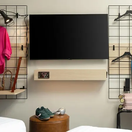 Hotel Moxy Docklands 3*