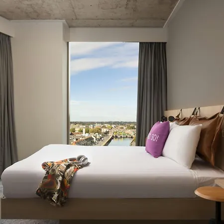 Moxy Docklands Hotel
