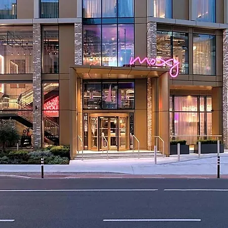 Moxy Docklands
