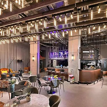Hotel Moxy Docklands Dublin
