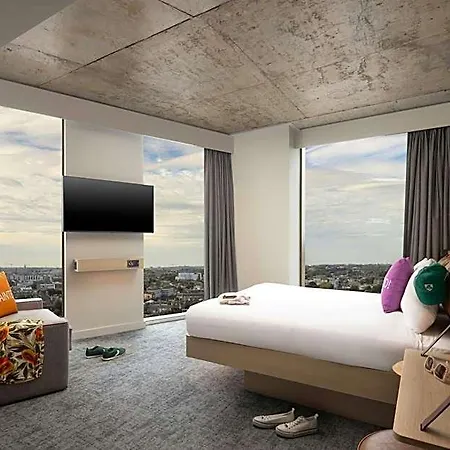 Hotel Moxy Docklands Dublin