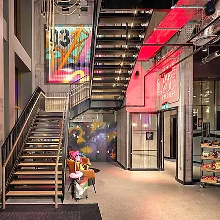 Hotel Moxy Docklands Dublin