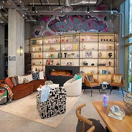Hotel Moxy Docklands 3*