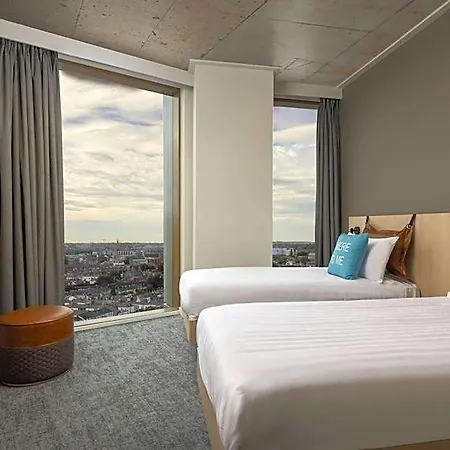Hotel Moxy Docklands 3*