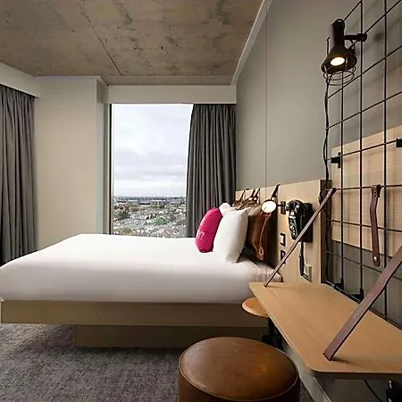 Moxy Docklands