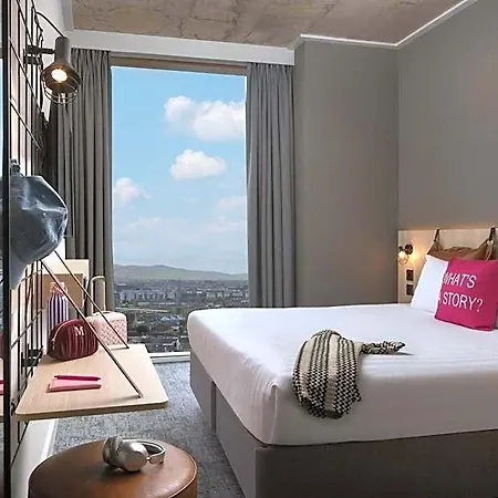 Moxy Docklands 3*