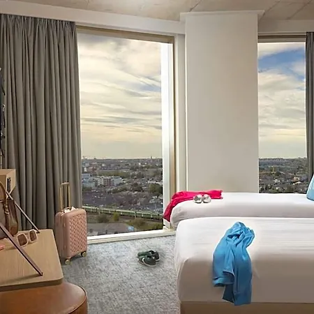 Moxy Docklands Hotel 3*