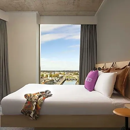 Moxy Docklands 3* Dublin