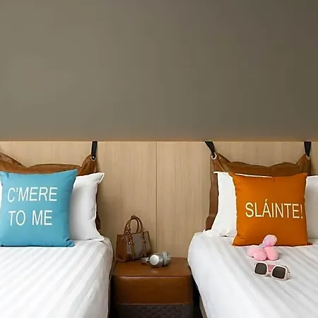 Moxy Docklands 3*