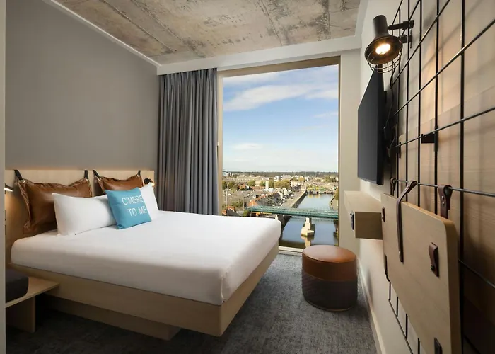 Hotel Moxy Docklands Dublin