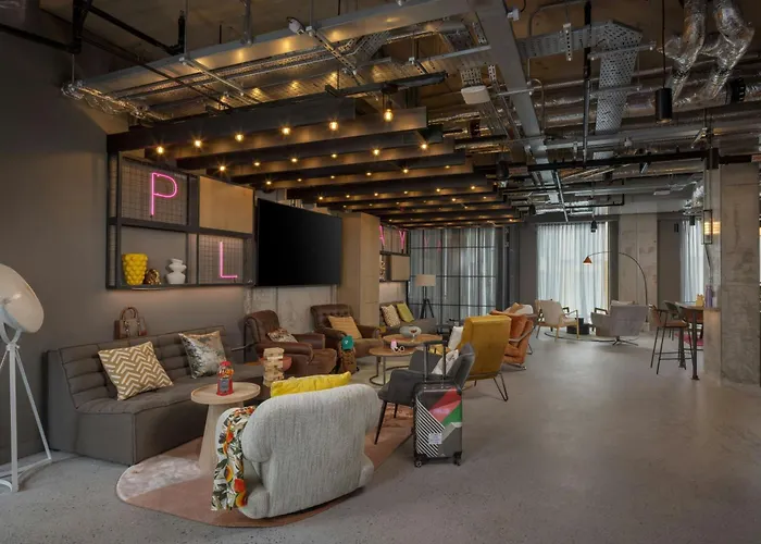 Moxy Docklands Hotel 3*