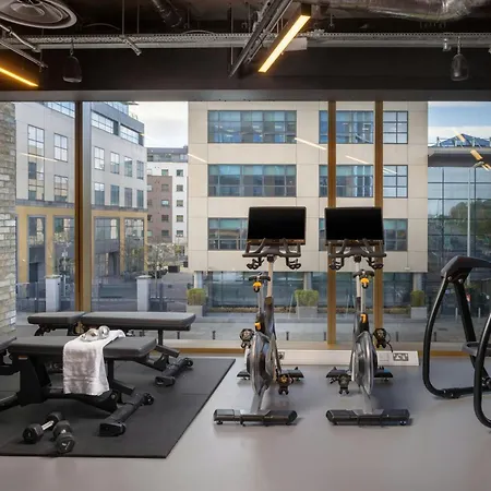 Hotell Moxy Docklands Dublin