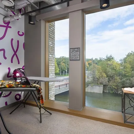 Moxy Docklands