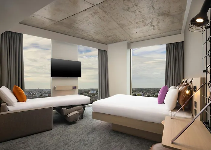 Moxy Docklands Hotell 3*