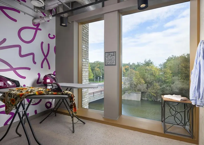 Moxy Docklands